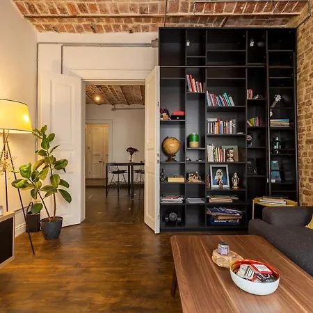 شقة Renovated At The Heart Of With Huge Terrace *